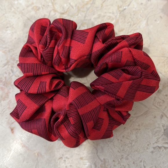 NWT FENDI HAIR SCRUNCHIES - Picture 4 of 8
